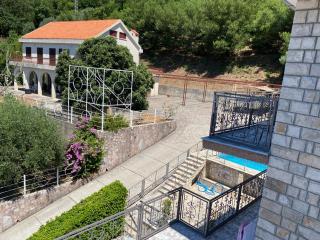 Vila Ćorović - Kumbor - 1