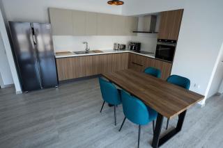 Modern Apartment, Walking Distance to Beach, Hot Tub, BBQ - 4
