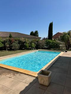Villa paisible, piscine, BBQ & terrain de pétanque - 8