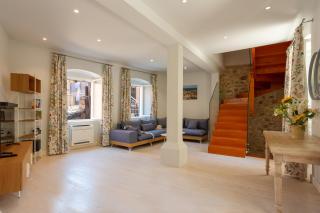 Ionea House - - 8