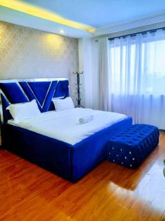 luxurious fully furnished three bedroom apartment with swimming pool fully equipped gym ample parking space children playing ground and unbeatable city views in kilimani - Nairobi - 6