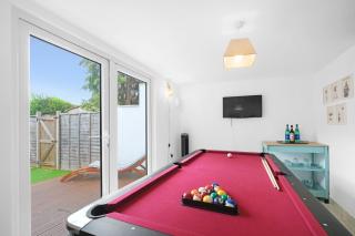 Stylish 4 Bedroom, 2 Bath Home in Borehamwood - 2