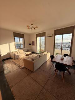 Spacious City-Center Stay - 4