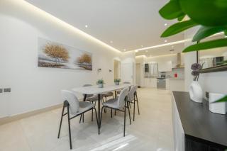 3 bedrooms aprt in al malqa - 9