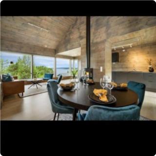 Cabin at the end of Skardsøya towards the sea - boat - Bukta - 9