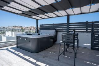 Special Offer - Modern Apartment, Walking Distance to Beach, Hot Tub, BBQ, Rooftop Sea Views - 5