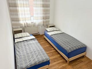 5 Guests near Main Station - 5
