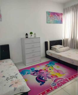 Kuzairy homestay - Semenyih - 4