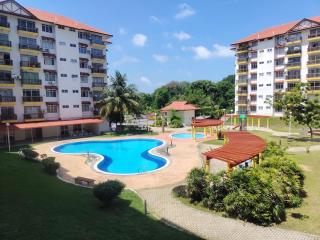 Bayu Biru 2 Bedroom Unit Pool View Balcony - Kampong Tanah Merah - 0