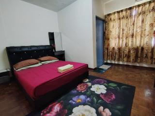 Bayu Biru 2 Bedroom Unit Pool View Balcony - Kampong Tanah Merah - 3