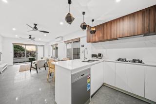 Scarborough Escape, New 2Br Suite, 13G - 6