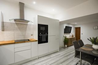 City Centre Luxury Spacious Apartment - Business & Leisure stays - 9