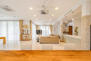 Spacious 6-Bedroom Pool Villa in Laguna - - 0