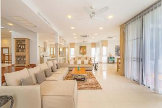 Spacious 6-Bedroom Pool Villa in Laguna - 8