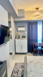 Grand View Tower Queen Bed Modern Condo - Manila - 4