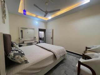 Luxurious 5 Bedroom Mansion Upper Portion Near Gerry Visa Park Road Islamabad - Islamabad - 7