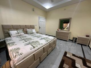 Luxurious 5 Bedroom Mansion Upper Portion Near Gerry Visa Park Road Islamabad - Islamabad - 3
