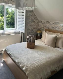 Country Getaway on the Broads with Hot Tub and Fire Pit - Burgh Saint Margaret - 8