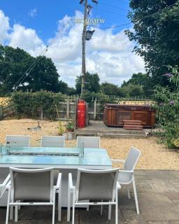 Country Getaway on the Broads with Hot Tub and Fire Pit - Burgh Saint Margaret - 6