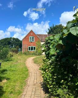 Country Getaway on the Broads with Hot Tub and Fire Pit - Burgh Saint Margaret - 2