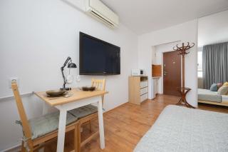 Cozy Air-conditioned Studio Nowogrodzka 56 in the Center of Warsaw by Noclegi Renters - Warschau - 6