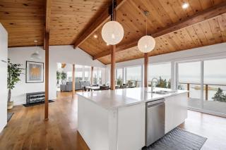 Ocean's Embrace Suite - Nanaimo - 8