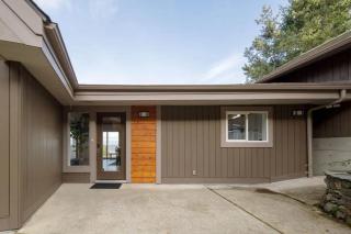 Ocean's Embrace Suite - Nanaimo - 1