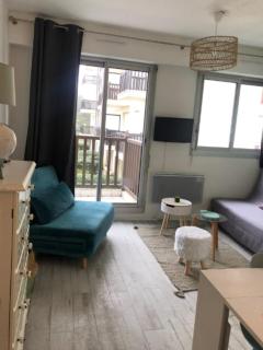 Charming sea-view studio just steps from the beach - 7