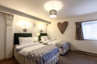 Woodpecker Cottage - 2