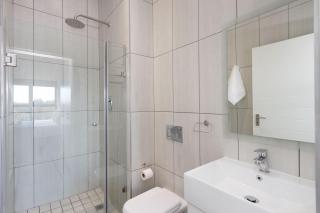Atlantic Port 9 by Host Agents - Bloubergstrand - 2