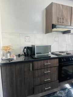 Madivas Self Catering Guesthouse - Rundu - 9