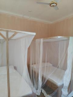 Momi Home Stay - Utende - 2