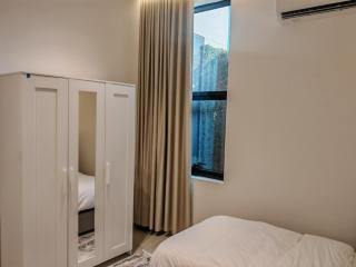 Spacious Designer Three Bedroom Home in Almadinah - 9