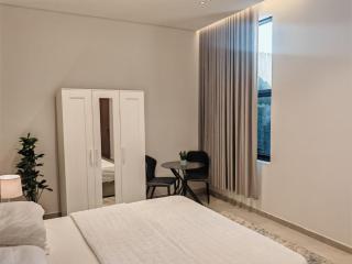 Spacious Designer Three Bedroom Home in Almadinah - Medina - 2