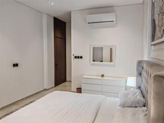 Spacious Designer Three Bedroom Home in Almadinah - Medina - 1