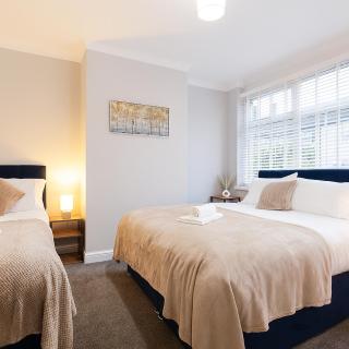 4BR Home Near City Centre Sleeps 10 - Roundhay - 8