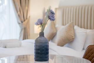 Jewelz by Danube - Chic & Cozy Fully Furnished Studio - 1