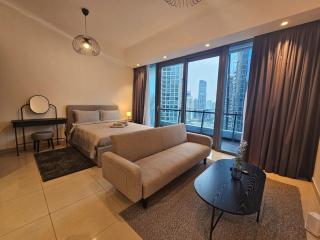 Dubai Silverene Tower with large balcony and high floor Marina views - 0