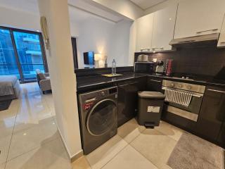 Dubai Silverene Tower with large balcony and high floor Marina views - 1