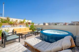Charming 3 bedroom with jacuzzi and terrace near university MCAR1-2 - 0