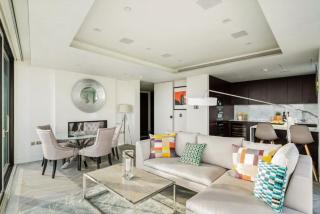 Large Top Floor Hot Tub SkyLine Views Penthouse Sleeps 9 - London - 8