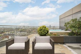 Large Top Floor Hot Tub SkyLine Views Penthouse Sleeps 9 - London - 9