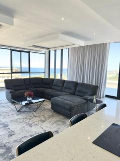 Spacious 3 Bedroom Glass Penthouse With Ocean View in Umhlanga - Durban - 5