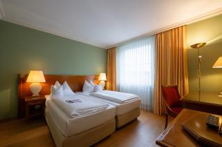 Hotel Goldene Sonne - Landshut - 2