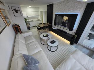 Apartmani Komatina Đenovići 3 LUX - Baošići - 3