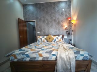 Blue Lagoon Shared Villa by Homeyhuts-1BR Dehradun - Dehradun - 4