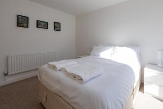 Bright & Airy 1 Bedroom Apartment in Trendy Peckham - London - 3