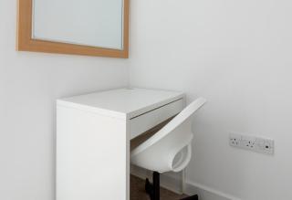 Bright & Airy 1 Bedroom Apartment in Trendy Peckham - London - 2