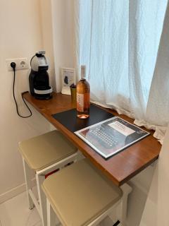 Designer Writer's Studio - AC - Quiet & Cozy by Basilica - 9