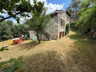 Gite LES SOURCES, 9 pers, 11 couchages - Arlempdes, classé un des plus beaux villages de France - Arlempdes - 4